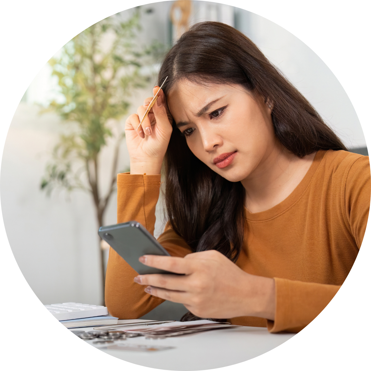 悩む女性の画像